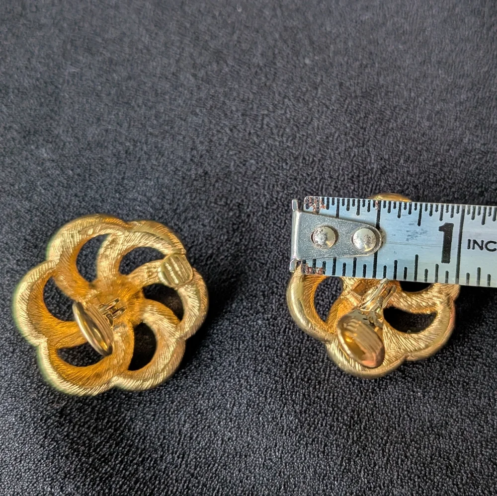Monet Vintage Gold Tone Ribbon Flower Clip On Earrings - Picture 8 of 8